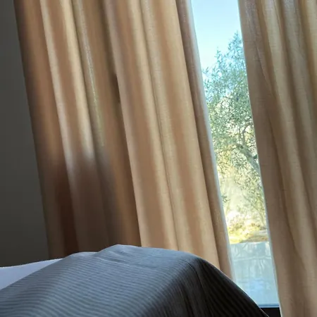 Quiet Room, Close To Airport * Kamez