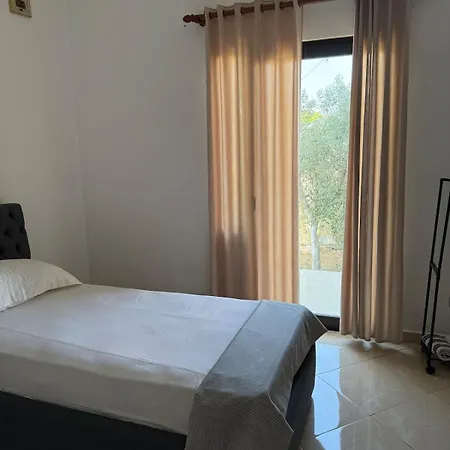 Quiet Room, Close To Airport * Kamez