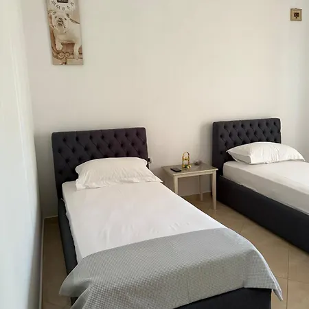 Quiet Room, Close To Airport Kamez