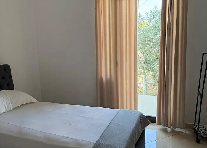 Quiet Room, Close To Airport * Kamez