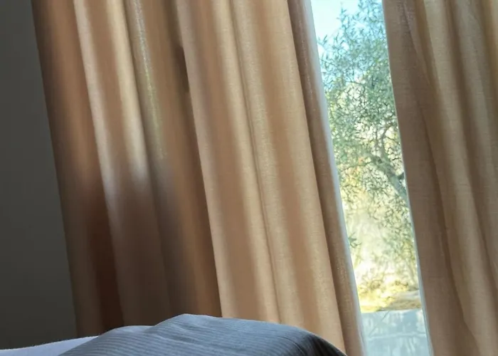 Quiet Room, Close To Airport * Kamez